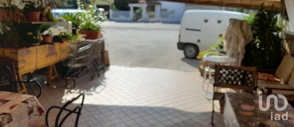 Negozio / locale commerciale di 428 m² in Castellalto (64020)