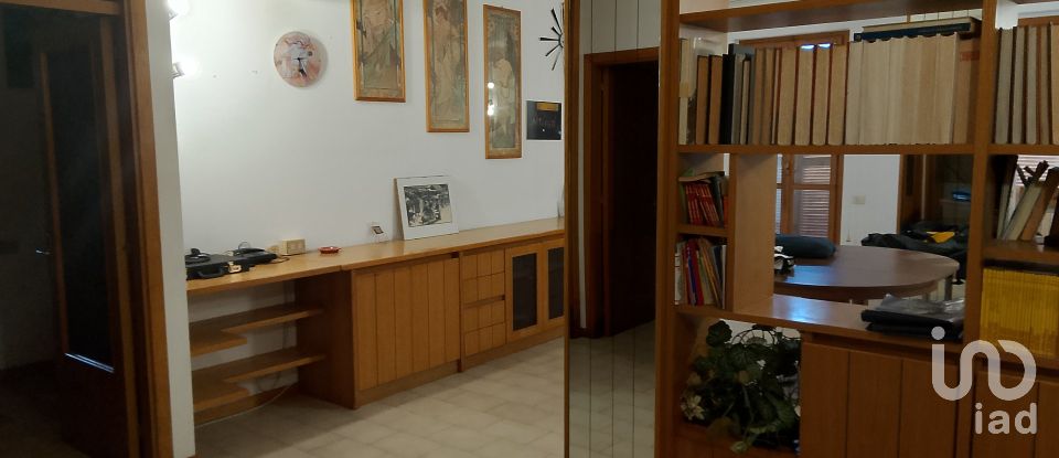 Appartamento 6 locali di 105 m² a Montegranaro (63812)