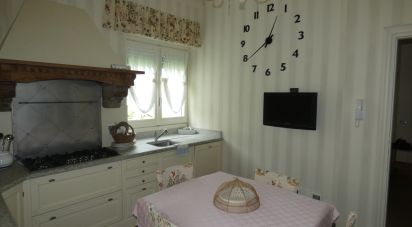 Casale 10 locali di 230 m² in Carro (19012)