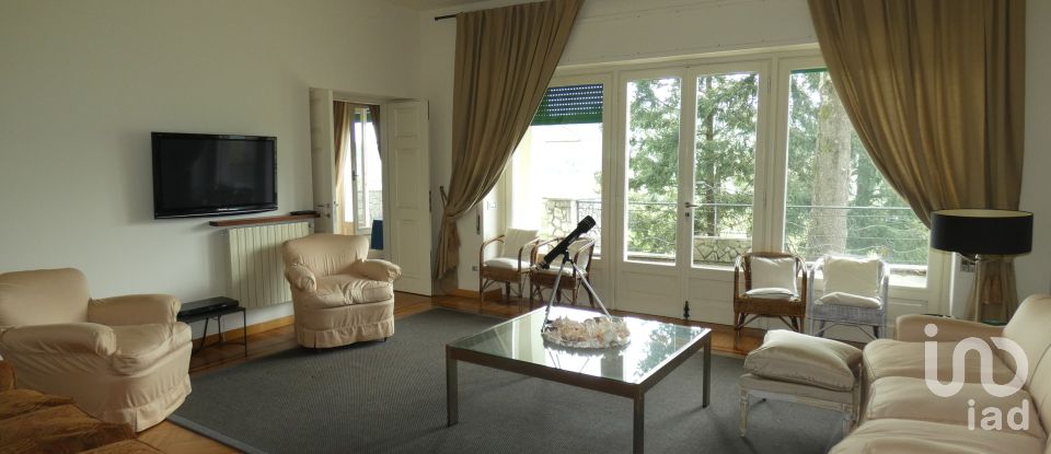 Farm 10 rooms of 230 m² in Carro (19012)