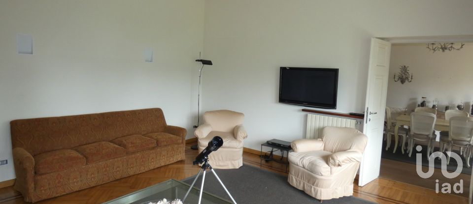 Farm 10 rooms of 230 m² in Carro (19012)