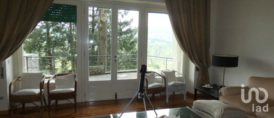 Farm 10 rooms of 230 m² in Carro (19012)