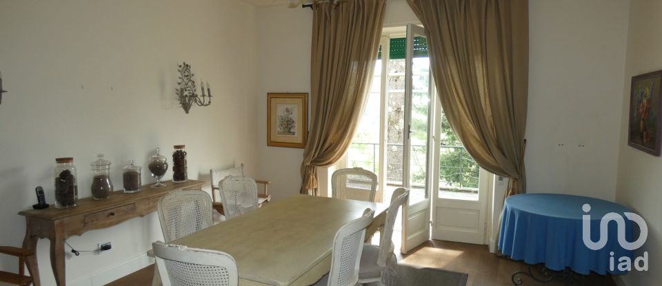 Farm 10 rooms of 230 m² in Carro (19012)