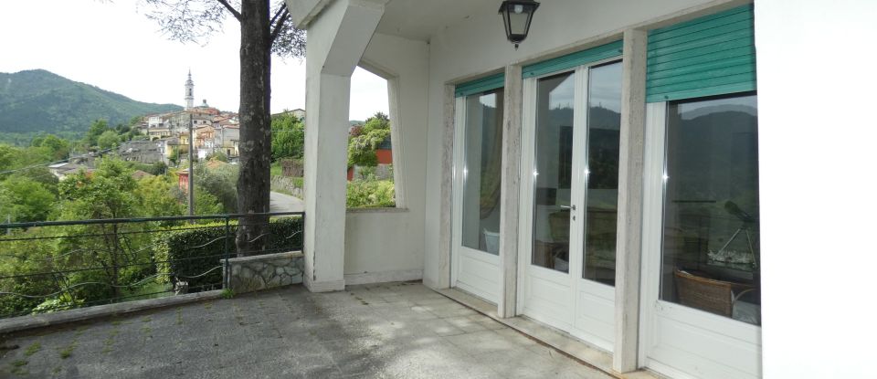 Farm 10 rooms of 230 m² in Carro (19012)