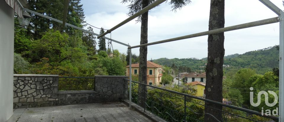 Farm 10 rooms of 230 m² in Carro (19012)