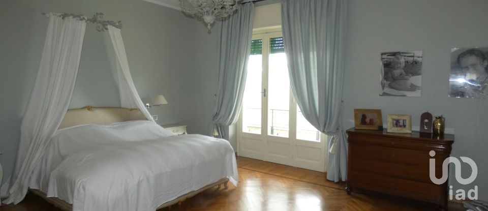 Farm 10 rooms of 230 m² in Carro (19012)