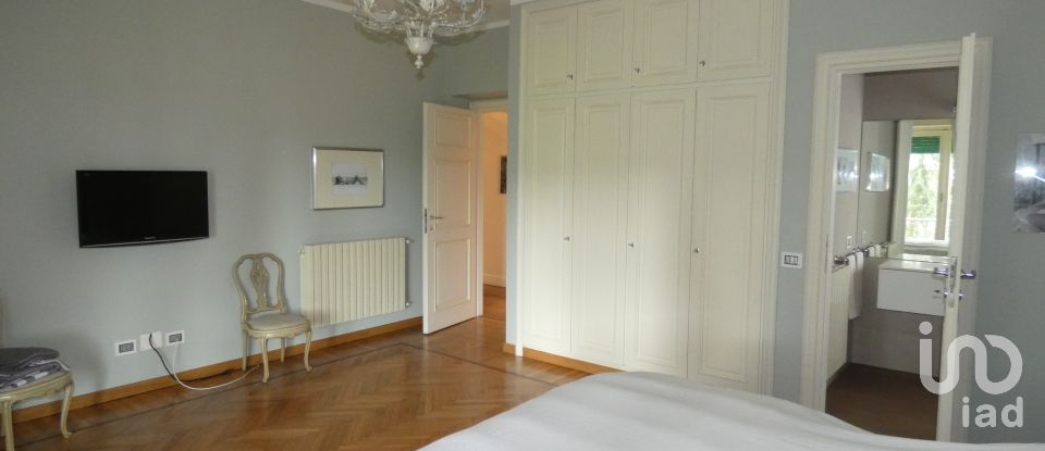 Farm 10 rooms of 230 m² in Carro (19012)