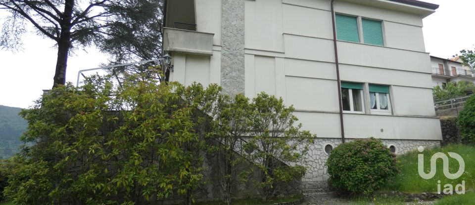 Farm 10 rooms of 230 m² in Carro (19012)