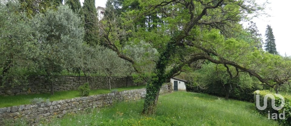 Farm 10 rooms of 230 m² in Carro (19012)