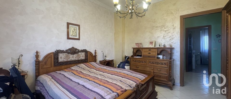 Apartment 0 rooms of 83 m² in None (10060)