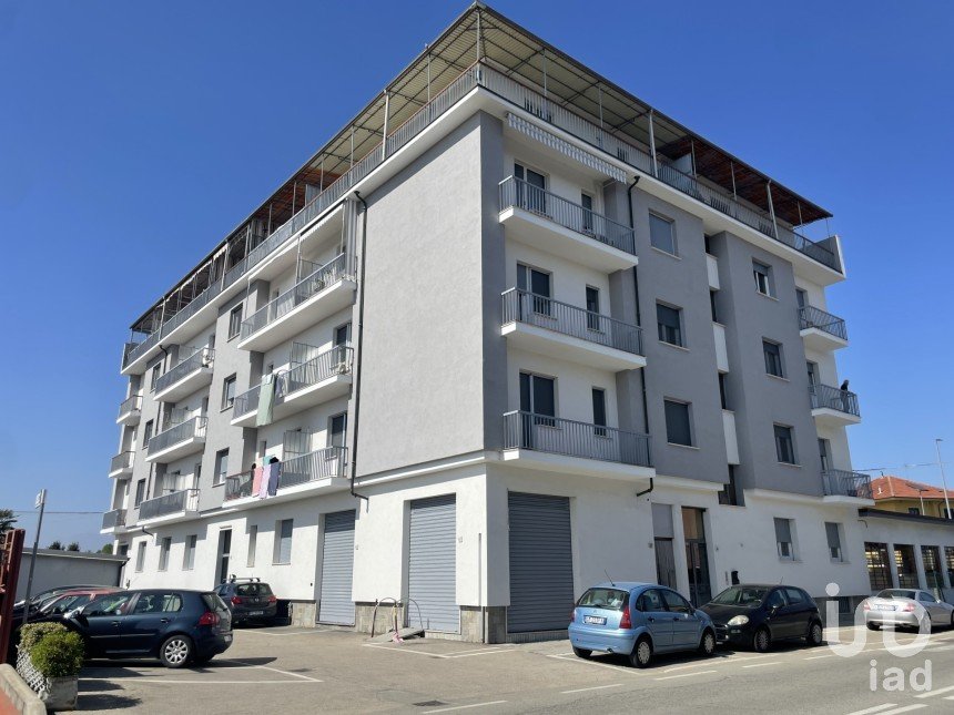 Apartment 0 rooms of 83 m² in None (10060)