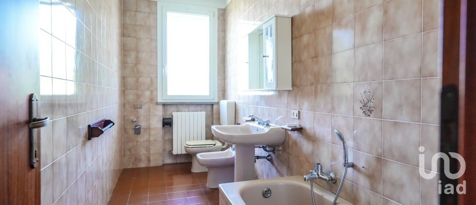 House 5 rooms of 121 m² in Migliaro (44020)