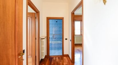 Quadrilocale di 172 m² a Turate (22078)