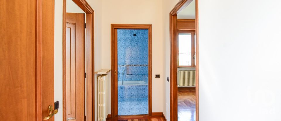 Quadrilocale di 172 m² a Turate (22078)