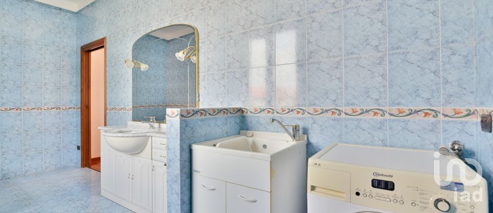 Quadrilocale di 172 m² a Turate (22078)