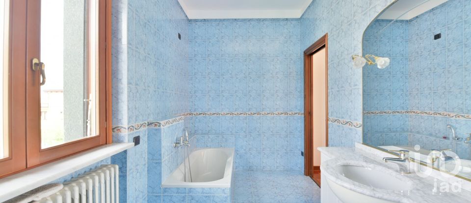 Quadrilocale di 172 m² a Turate (22078)