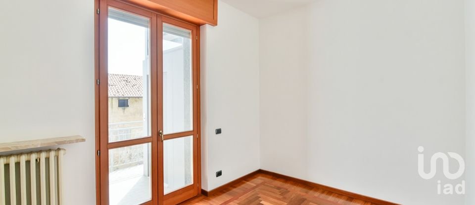 Quadrilocale di 172 m² a Turate (22078)