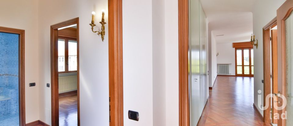 Quadrilocale di 172 m² a Turate (22078)