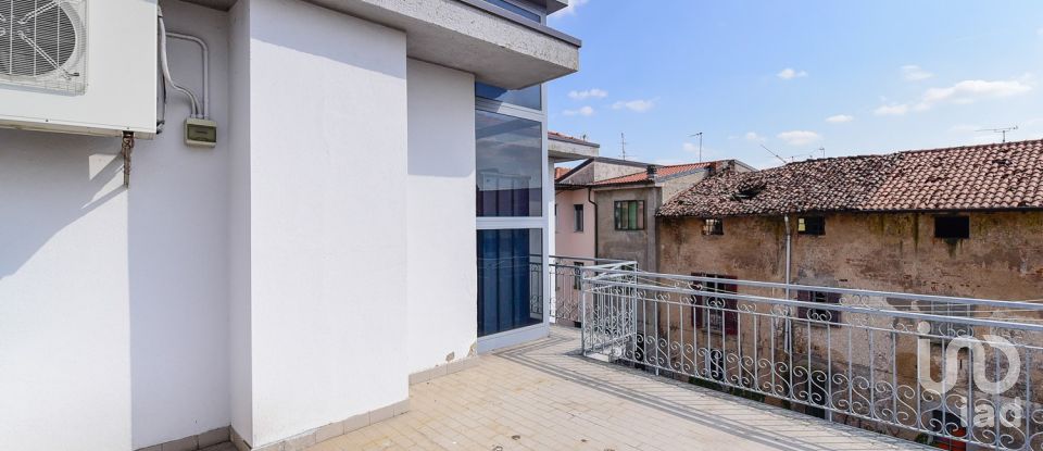 Quadrilocale di 172 m² a Turate (22078)