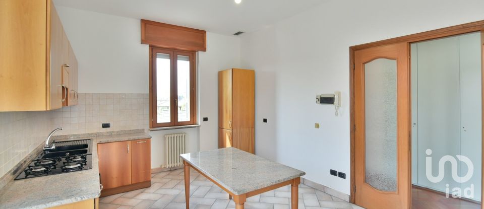 Quadrilocale di 172 m² a Turate (22078)