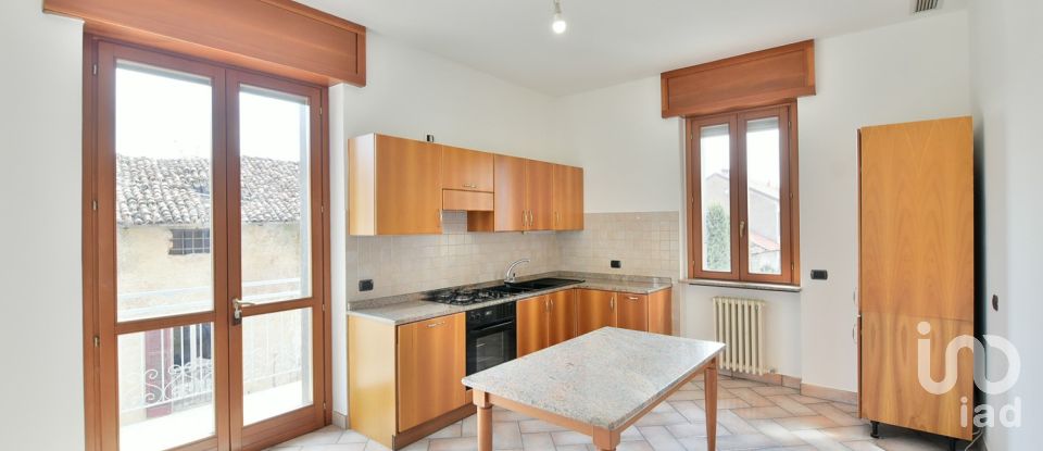 Quadrilocale di 172 m² a Turate (22078)