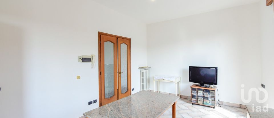 Quadrilocale di 172 m² a Turate (22078)