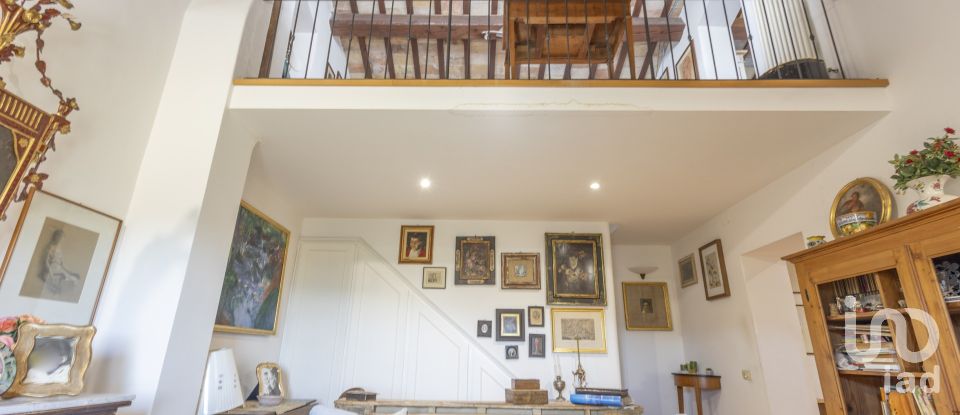 Villa storica 13 locali di 403 m² in Urbino (61029)