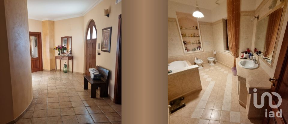 Casale 12 locali di 366 m² in Strongoli (88815)