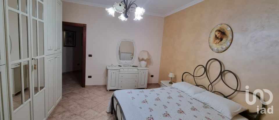Casale 12 locali di 366 m² in Strongoli (88815)