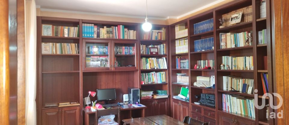 Casale 12 locali di 366 m² in Strongoli (88815)