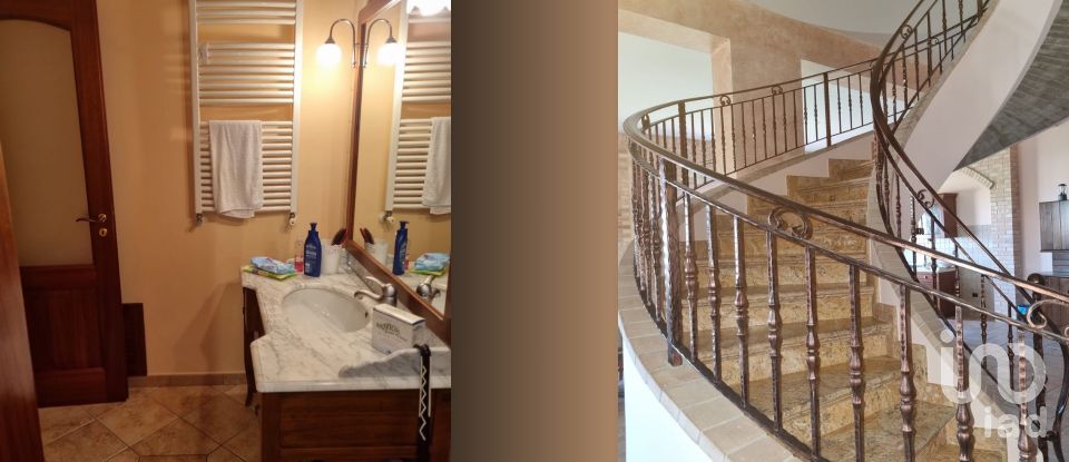 Casale 12 locali di 366 m² in Strongoli (88815)