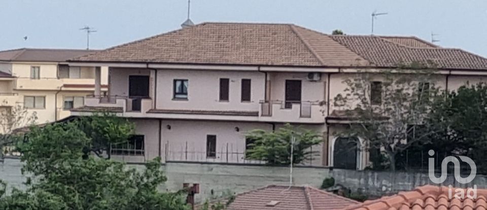 Casale 12 locali di 366 m² in Strongoli (88815)