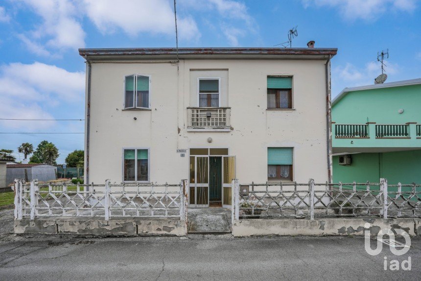 House 9 rooms of 256 m² in Portomaggiore (44015)