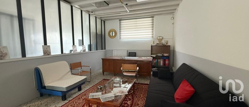 Negozio / locale commerciale di 125 m² in Arezzo (52100)