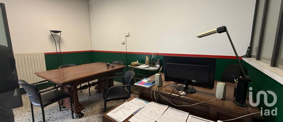 Negozio / locale commerciale di 125 m² in Arezzo (52100)