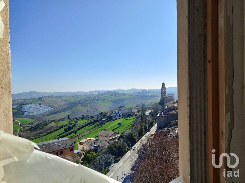 Costruzione di 1.000 m² in Monte San Pietrangeli (63815)