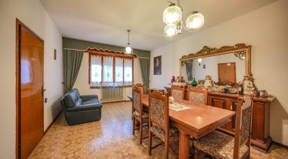 Villa Bifamiliare 4 locali di 602 m² in Copparo (44034)