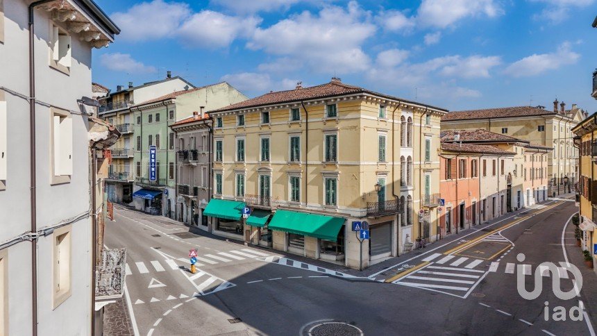 Costruzione di 706 m² in Valeggio sul Mincio (37067)