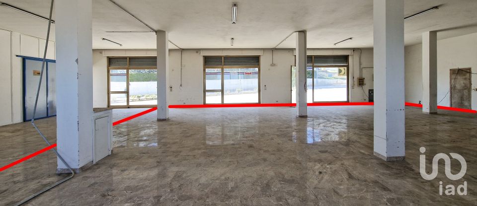 Negozio / locale commerciale di 240 m² in Monte Urano (63813)