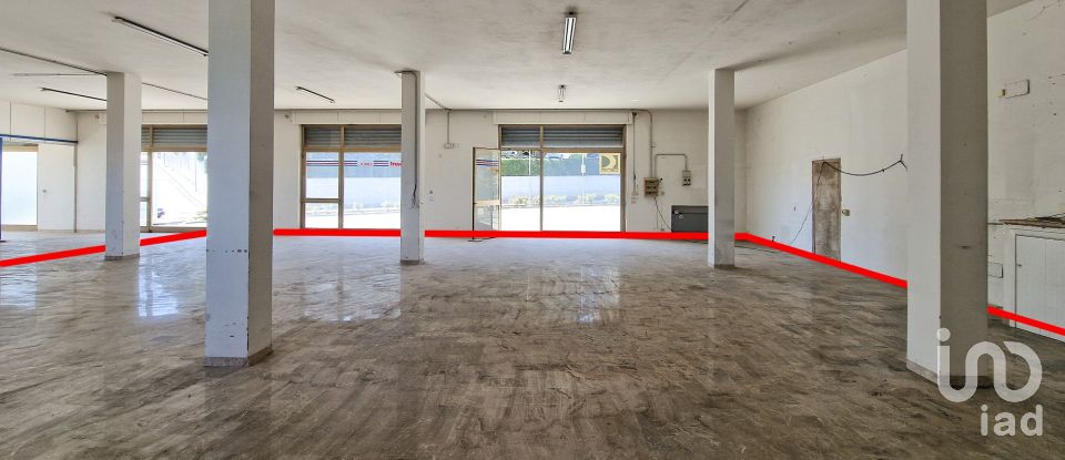 Negozio / locale commerciale di 240 m² in Monte Urano (63813)
