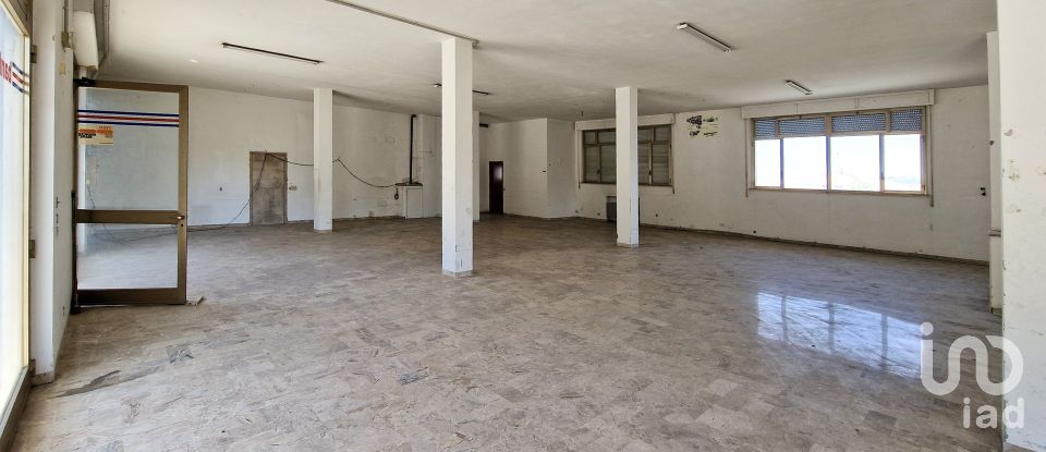 Negozio / locale commerciale di 240 m² in Monte Urano (63813)