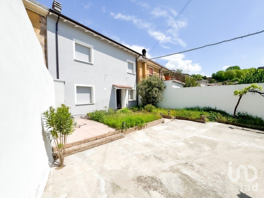 Casa indipendente / Villa 6 locali di 183 m² in Volta Mantovana (46049)