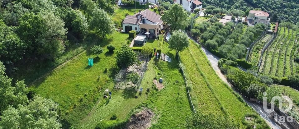 Casa indipendente 7 locali di 192 m² in Orco Feglino (17024)