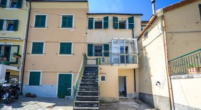 Building 6 rooms of 90 m² in Genova (16148)