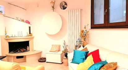 Appartamento 5 locali di 110 m² a Miglianico (66010)