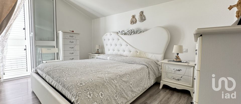 Farm 15 rooms of 310 m² in Noto (96017)