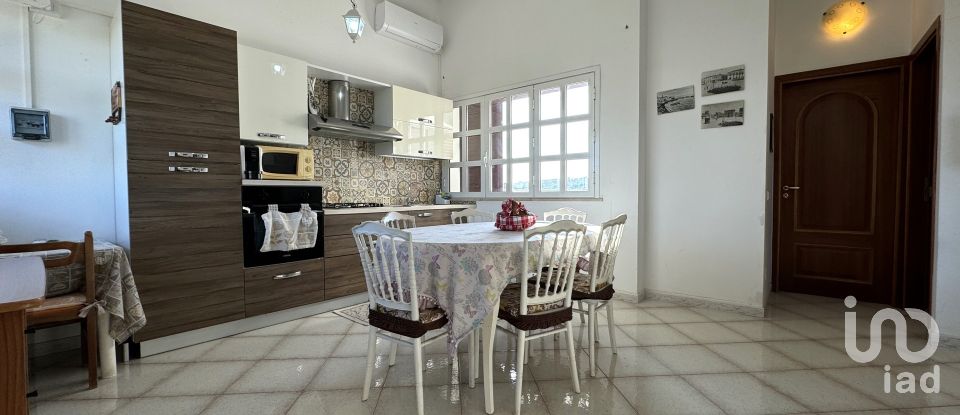 Farm 15 rooms of 310 m² in Noto (96017)