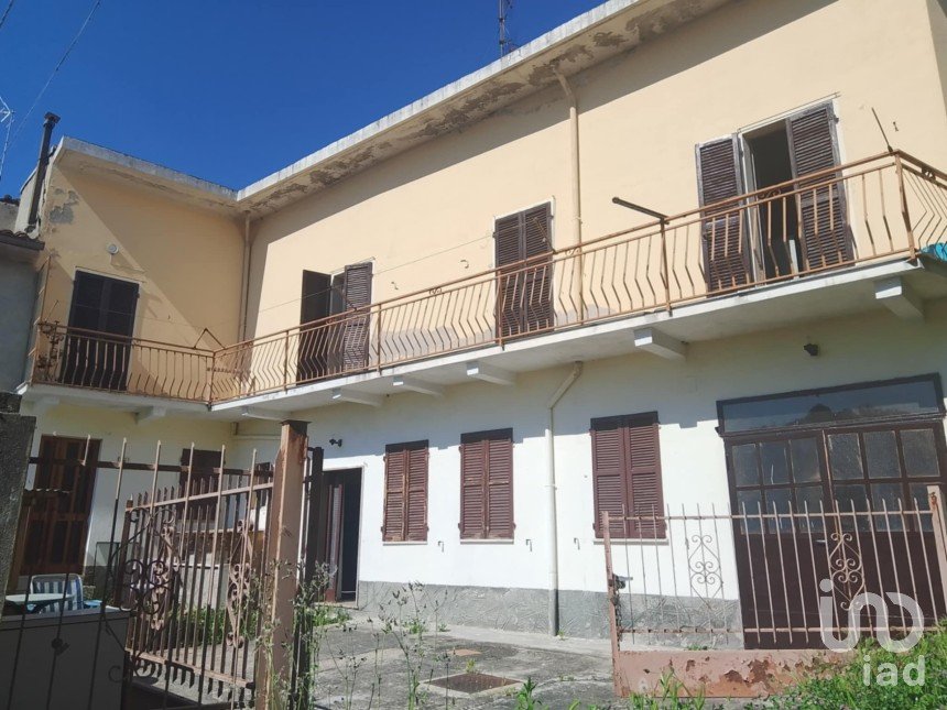 House 0 rooms of 170 m² in Camagna Monferrato (15030)