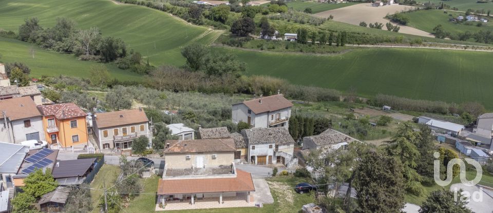 Casa indipendente / Villa 2 locali di 109 m² in Osimo (60027)