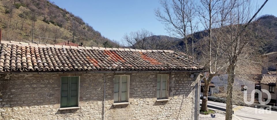 Casa indipendente / Villa 5 locali di 180 m² in Cagli (61043)
